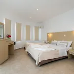 Castello Hotel 2*